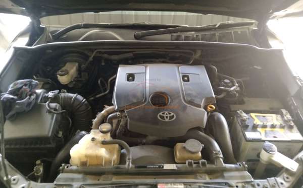TOYOTA  FORTUNER  2.4 VRZ