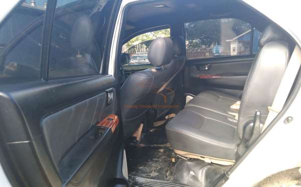 TOYOTA FORTUNER 2.5G AT