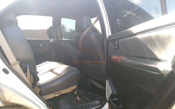TOYOTA FORTUNER 2.5G AT