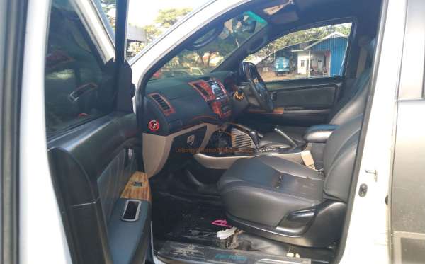 TOYOTA FORTUNER 2.5G AT