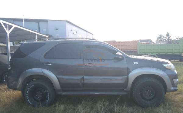 TOYOTA FORTUNER 2.5G AT
