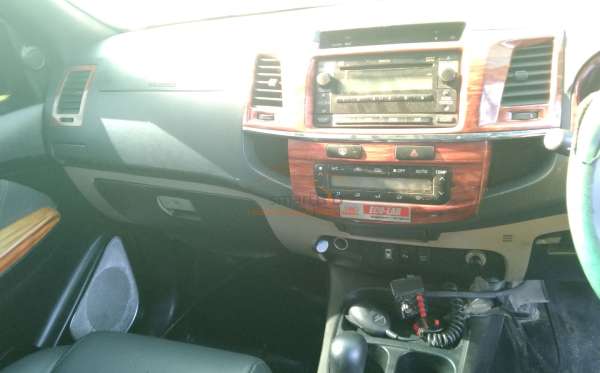 TOYOTA FORTUNER 2.5G AT
