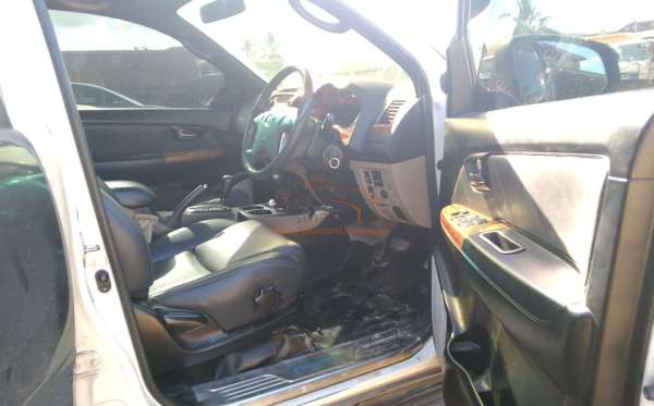 TOYOTA FORTUNER 2.5G AT