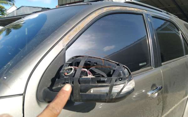 TOYOTA FORTUNER 2.5G AT