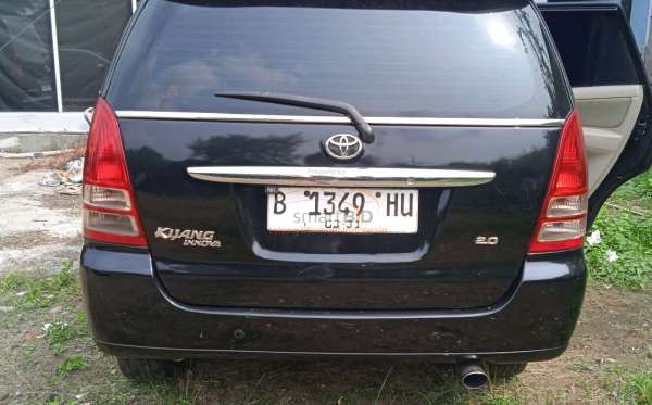 TOYOTA INNOVA V