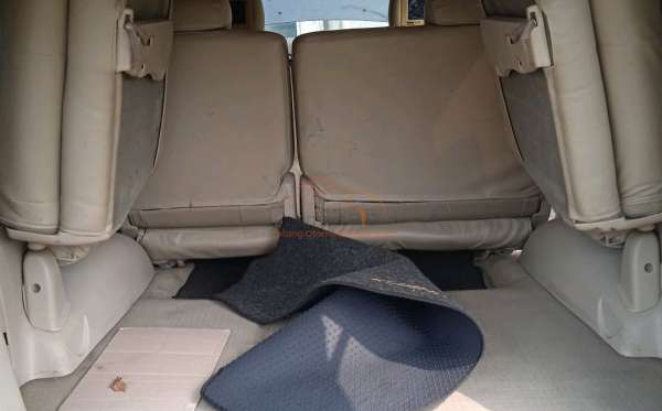 TOYOTA INNOVA V