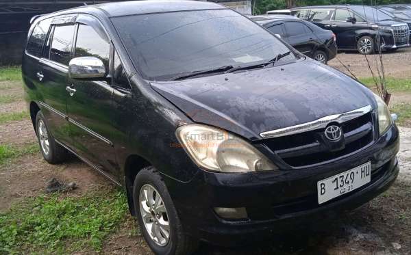 TOYOTA INNOVA V