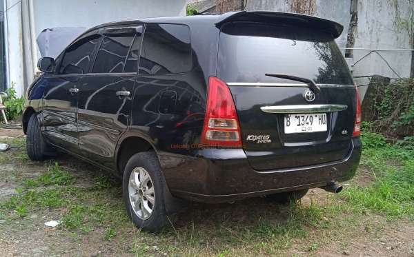 TOYOTA INNOVA V