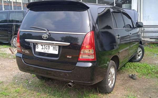TOYOTA INNOVA V