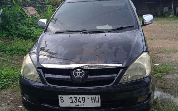 TOYOTA INNOVA V