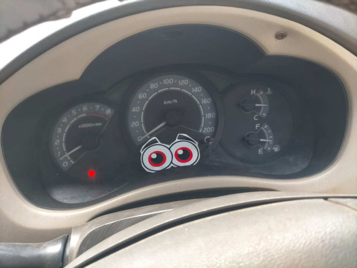 TOYOTA INNOVA E