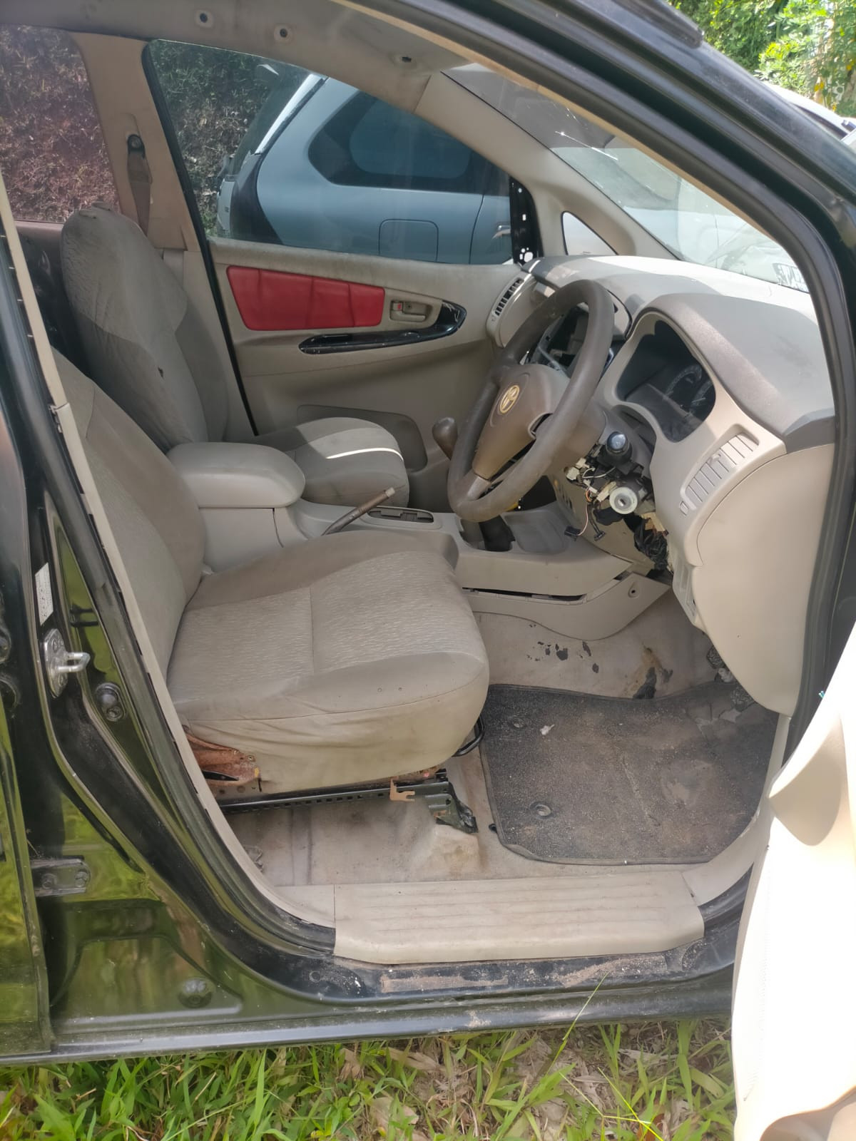 TOYOTA  INNOVA