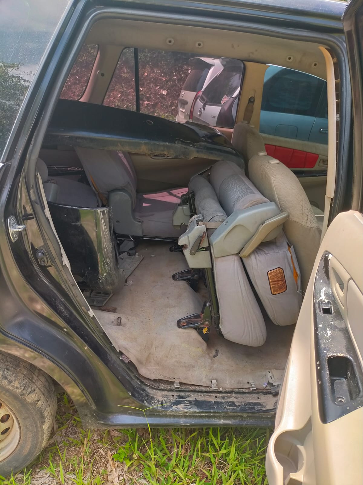 TOYOTA  INNOVA