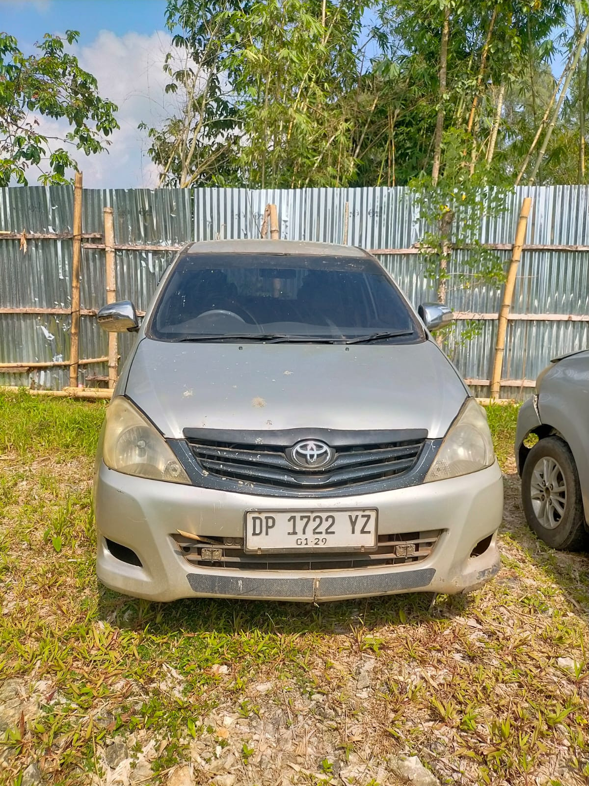 TOYOTA INNOVA E