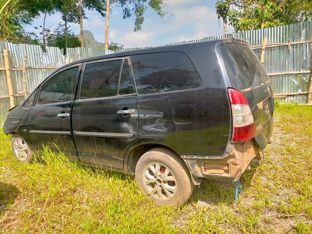 TOYOTA  INNOVA