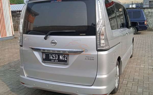 NISSAN SERENA 2.0