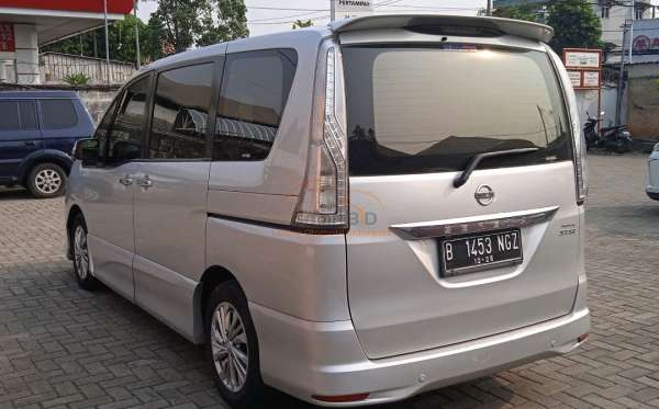 NISSAN SERENA 2.0