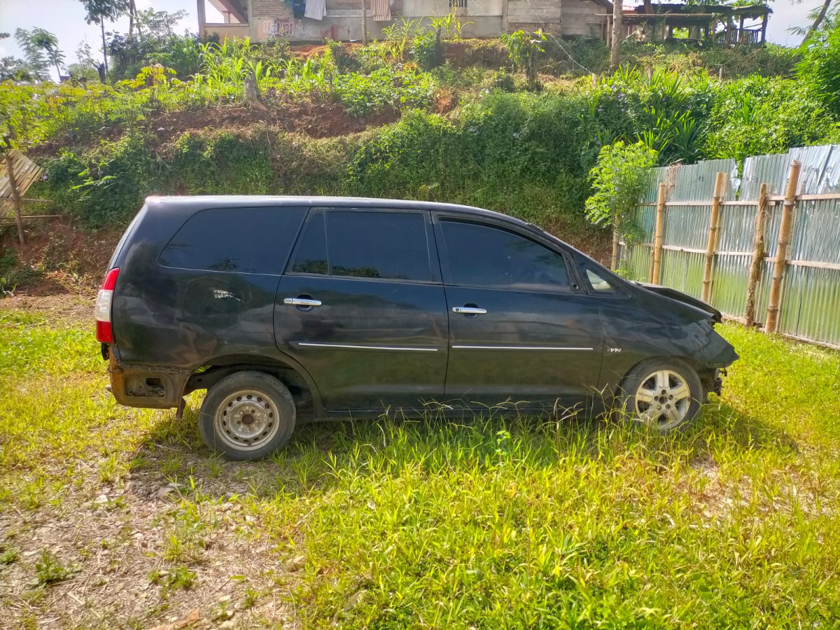 TOYOTA  INNOVA