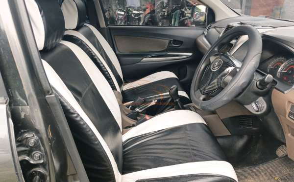 TOYOTA AVANZA