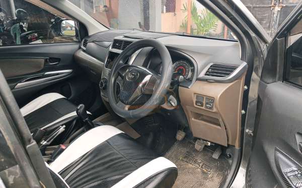TOYOTA AVANZA