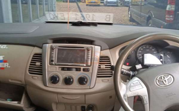 TOYOTA INNOVA G