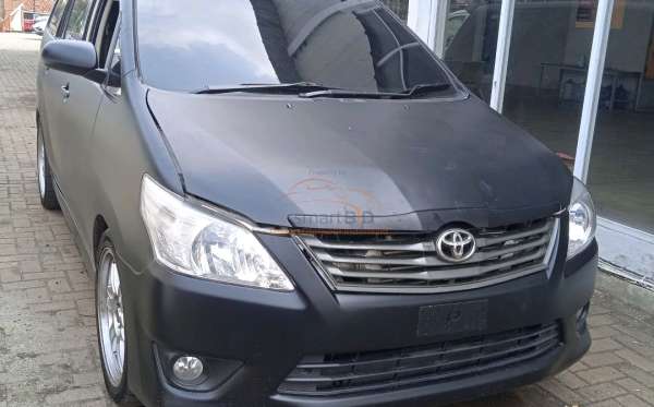 TOYOTA INNOVA G