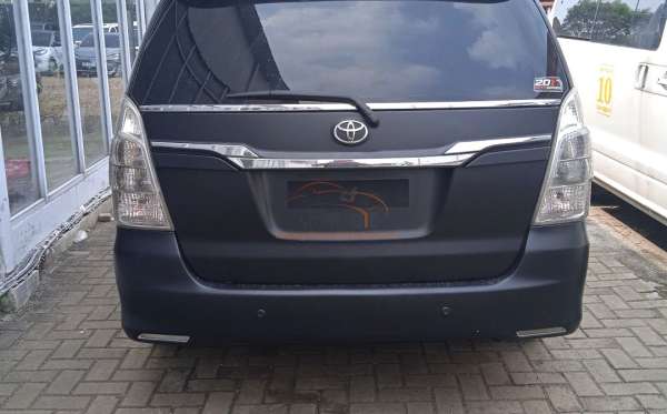 TOYOTA INNOVA G
