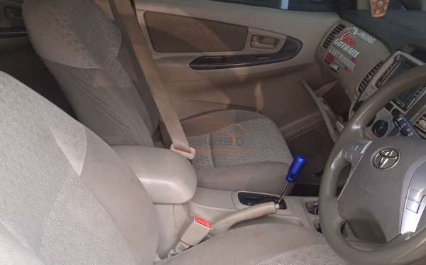 TOYOTA INNOVA G