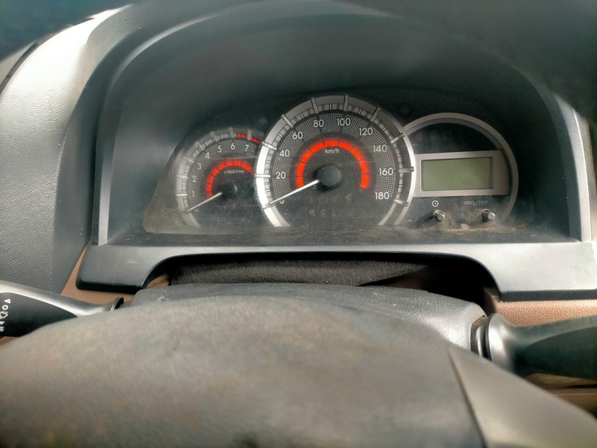 TOYOTA  AVANZA  1.3 E