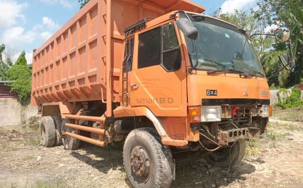 MITSUBISHI FN 527 6X4