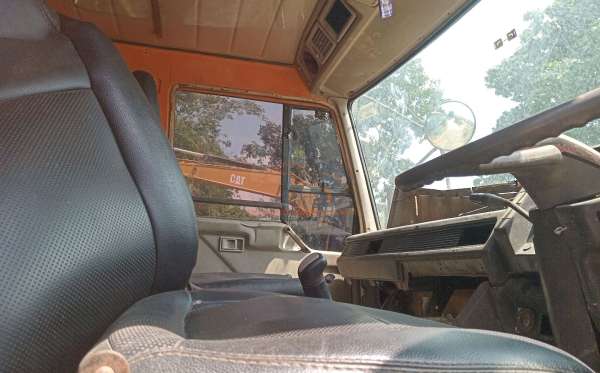 MITSUBISHI FN 527 6X4
