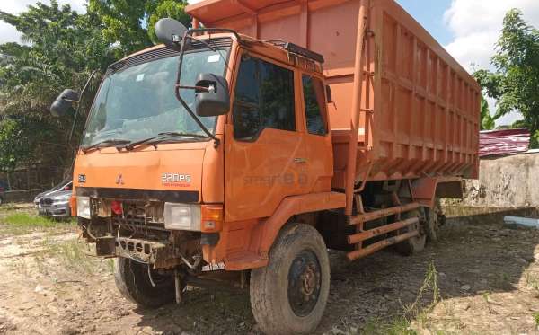 MITSUBISHI FN 527 6X4