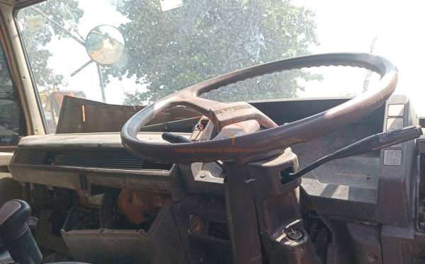 MITSUBISHI FN 527 6X4