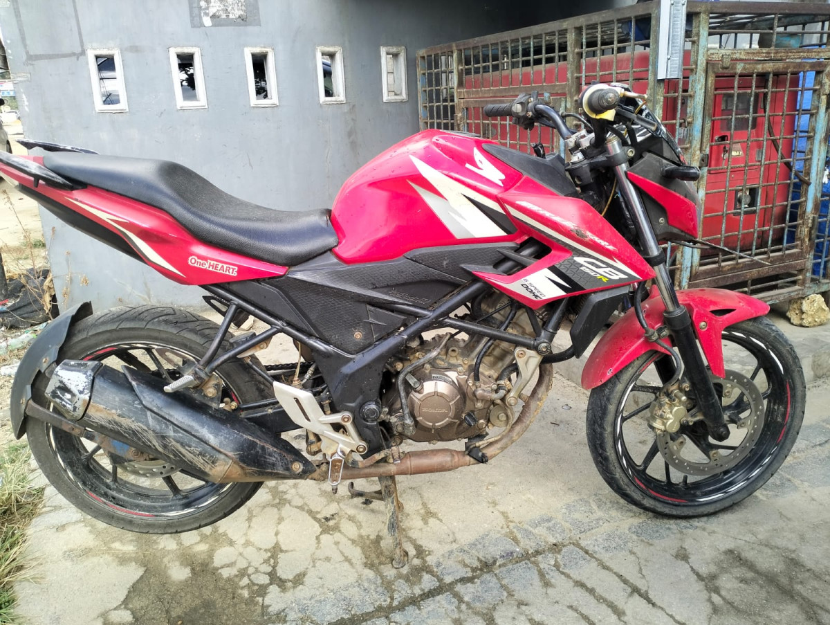 HONDA CB 150 R