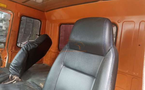MITSUBISHI FN 527 6X4