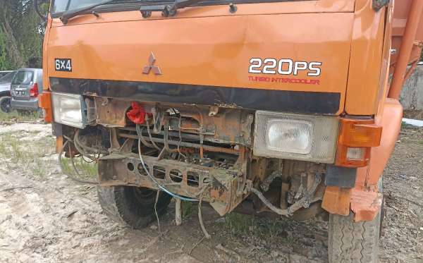 MITSUBISHI FN 527 6X4