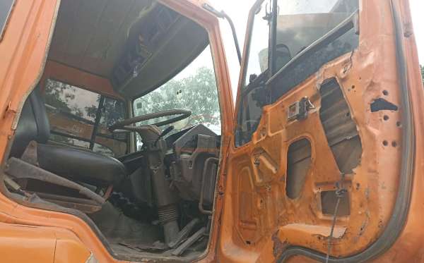 MITSUBISHI FN 527 6X4