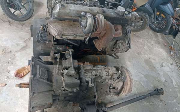 MITSUBISHI FN 527 6X4