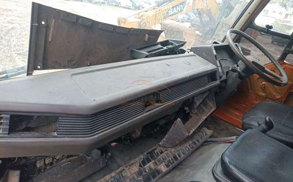 MITSUBISHI FN 527 6X4