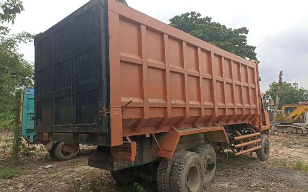 MITSUBISHI FN 527 6X4