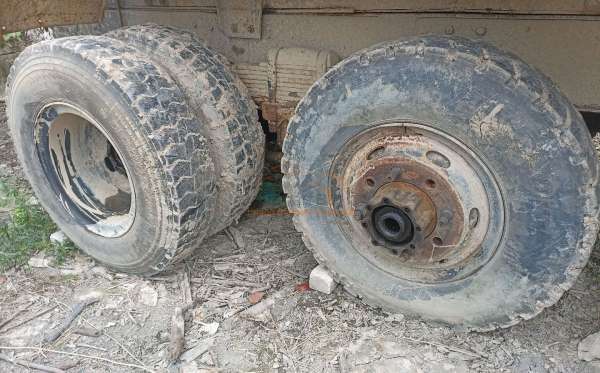 MITSUBISHI FN 527 6X4
