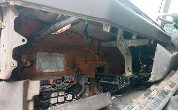 MITSUBISHI FN 527 6X4
