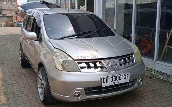 NISSAN GRAND LIVINA