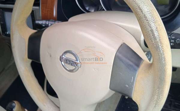 NISSAN GRAND LIVINA