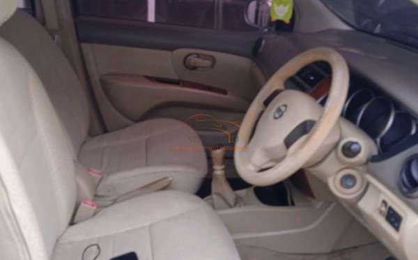 NISSAN GRAND LIVINA