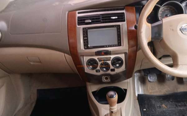 NISSAN GRAND LIVINA