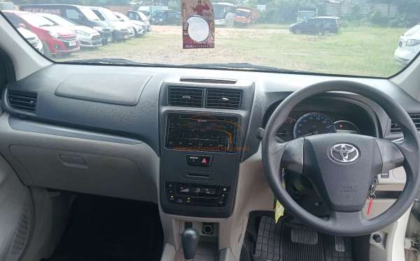 TOYOTA AVANZA 1.3 E