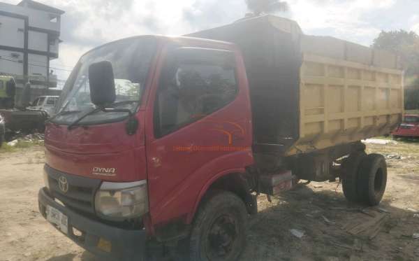 TOYOTA DYNA