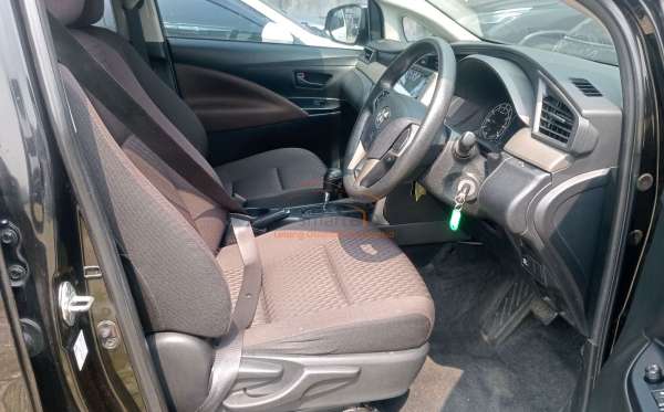 TOYOTA INNOVA G