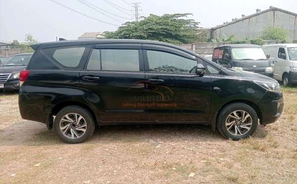 TOYOTA INNOVA G